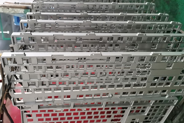 零件外殼加工的傳統(tǒng)與現(xiàn)代結(jié)合(零件外殼加工的傳統(tǒng)與現(xiàn)代結(jié)合有哪些)